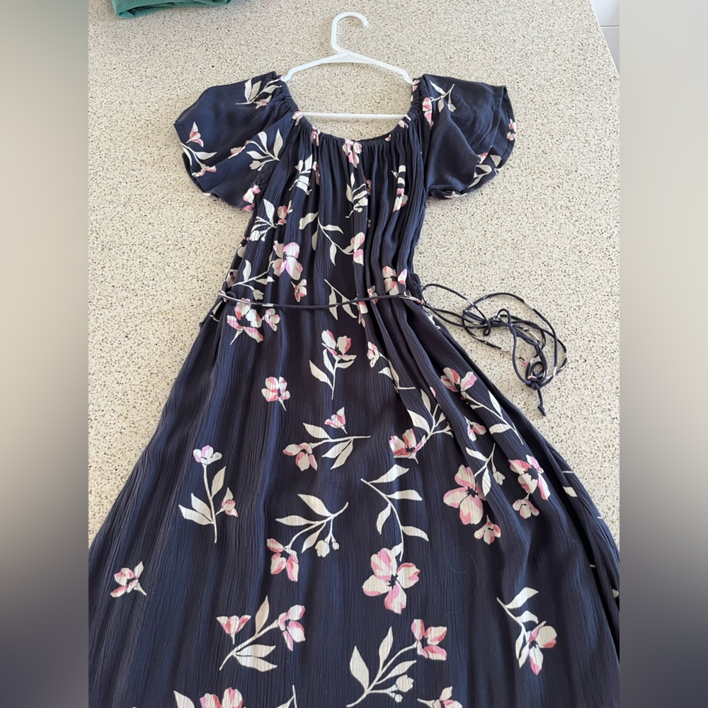 Billabong sun dress size small. Navy blue with pink floral